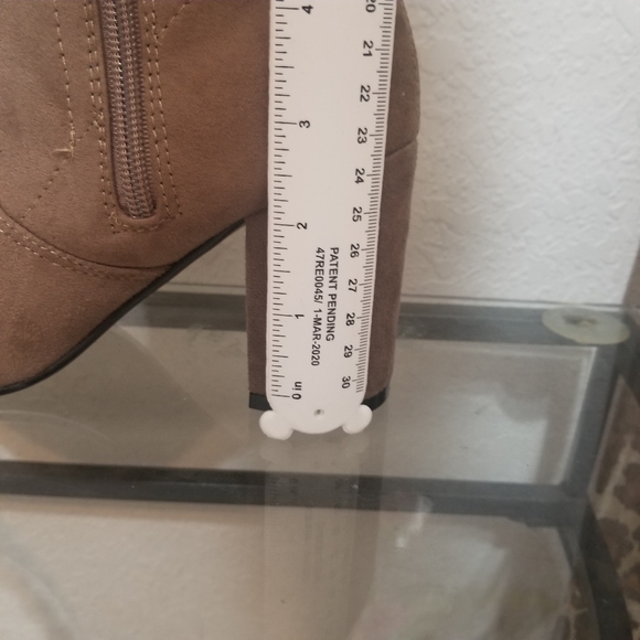 Women's Rose Detailed Ankle Suede Faux Fur Booties - Picture 6 of 8